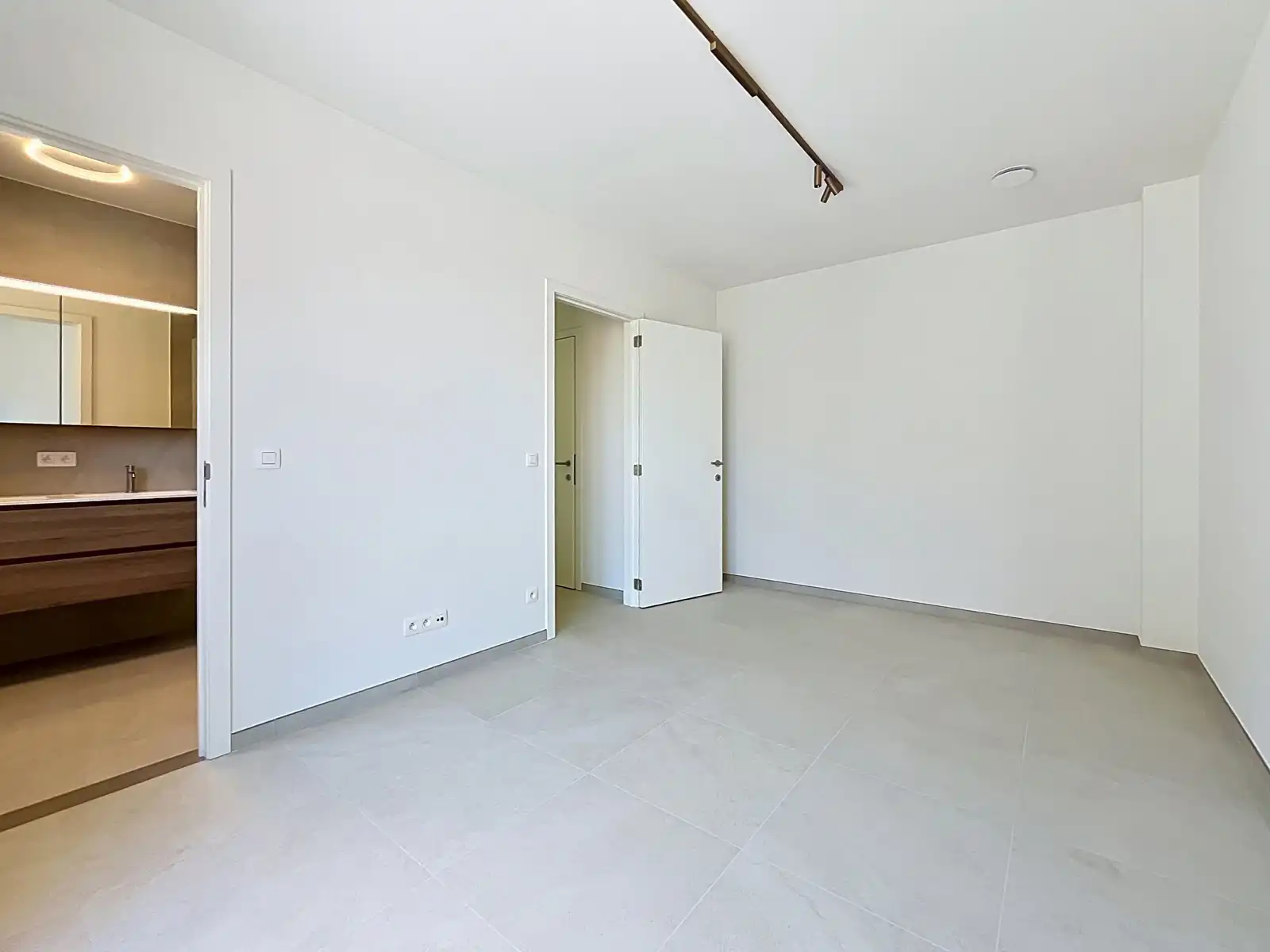 Nieuwbouw 1slaapkamer appartement met terras foto 19