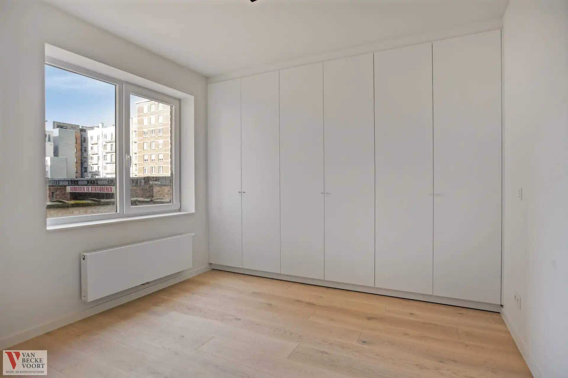 Stijlvol gerenoveerd appartement met 2 slaapkamers en terras foto 6