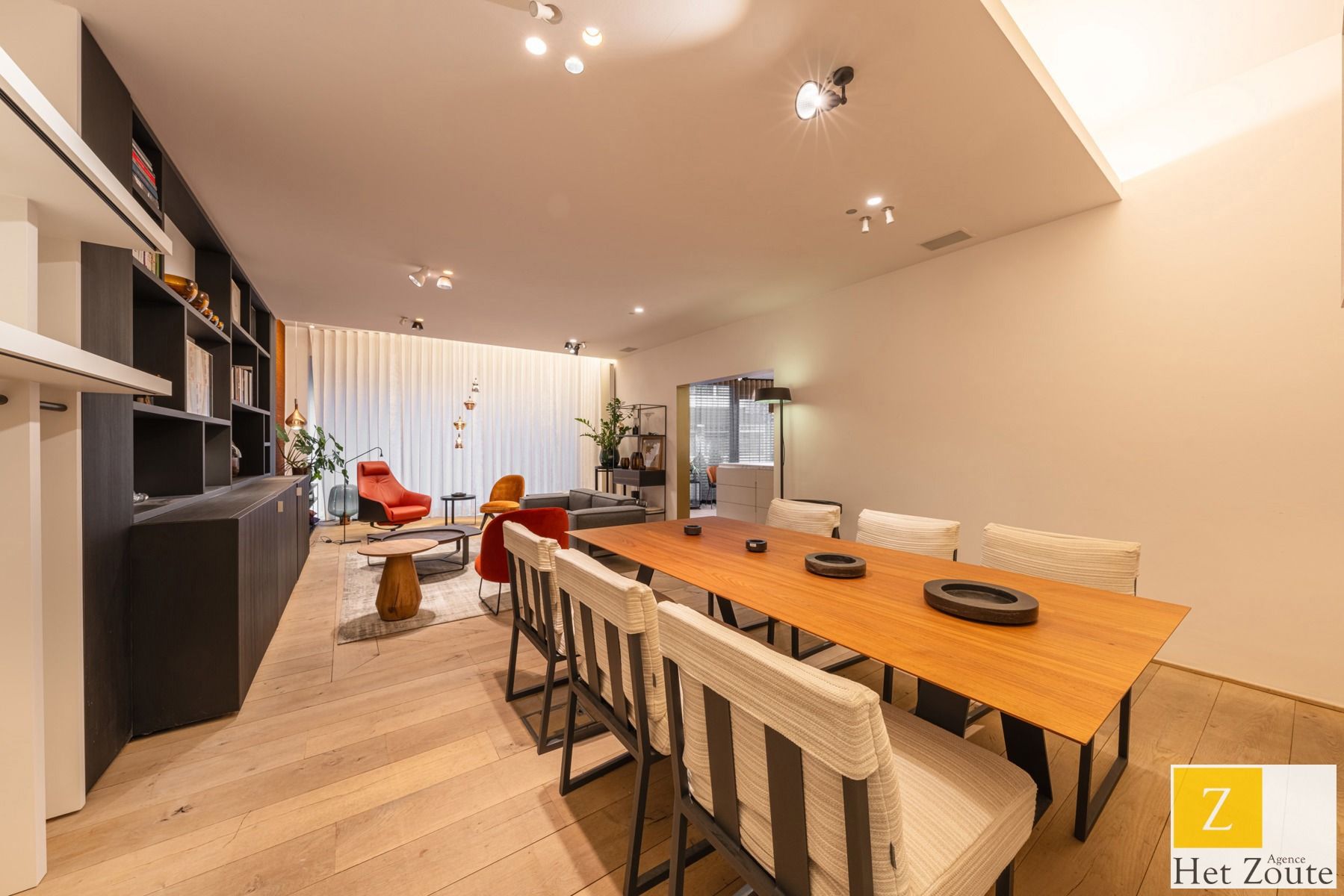 Volumineus en lichtrijk appartement in het hart van Knokke foto 5