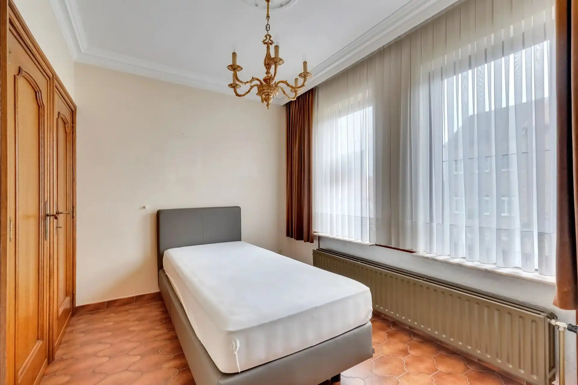 Vrijstaande woning met 4 slaapkamers en magazijn foto 4