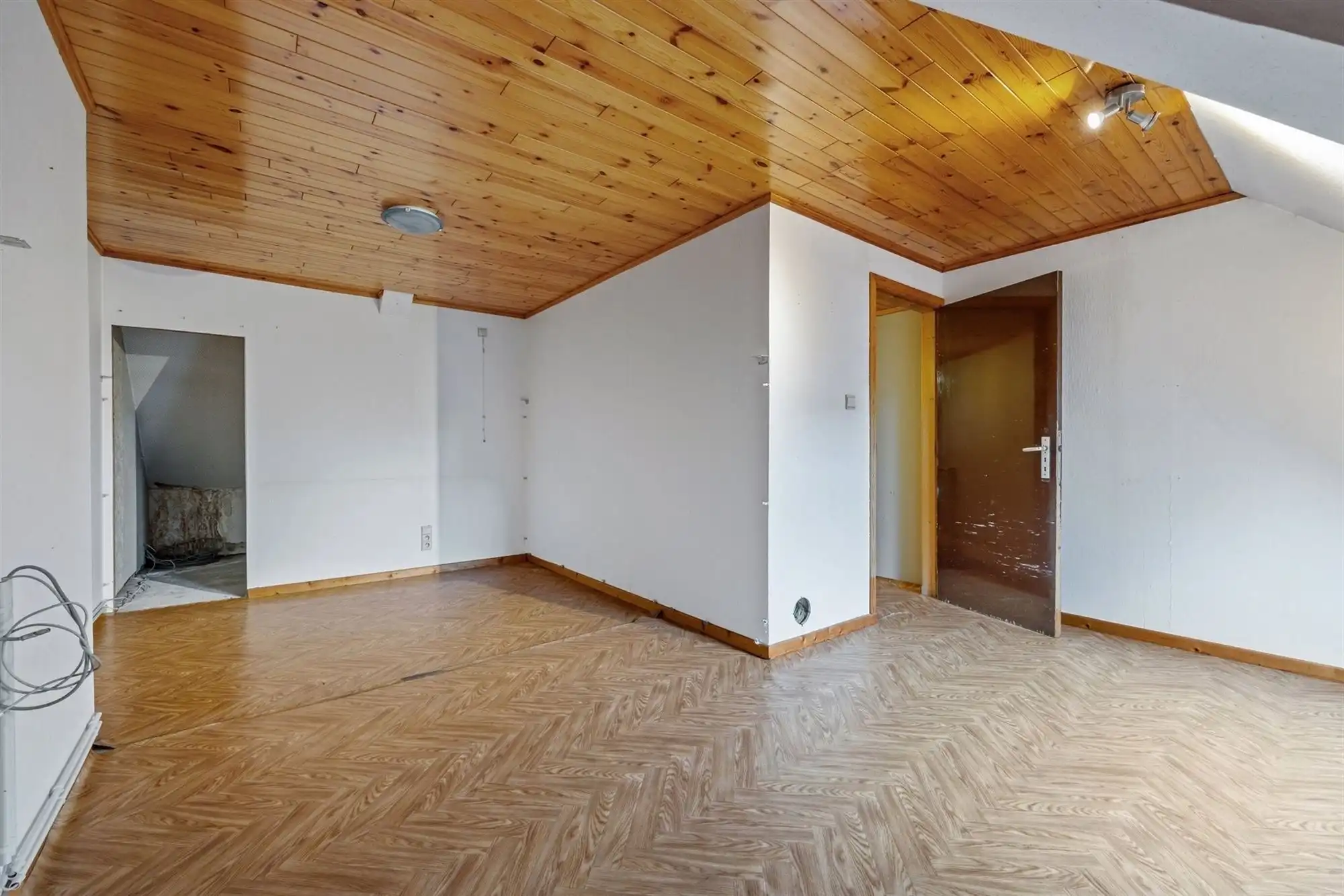 OPBRENGSTEIGENDOM MET 2 WONINGEN foto 18