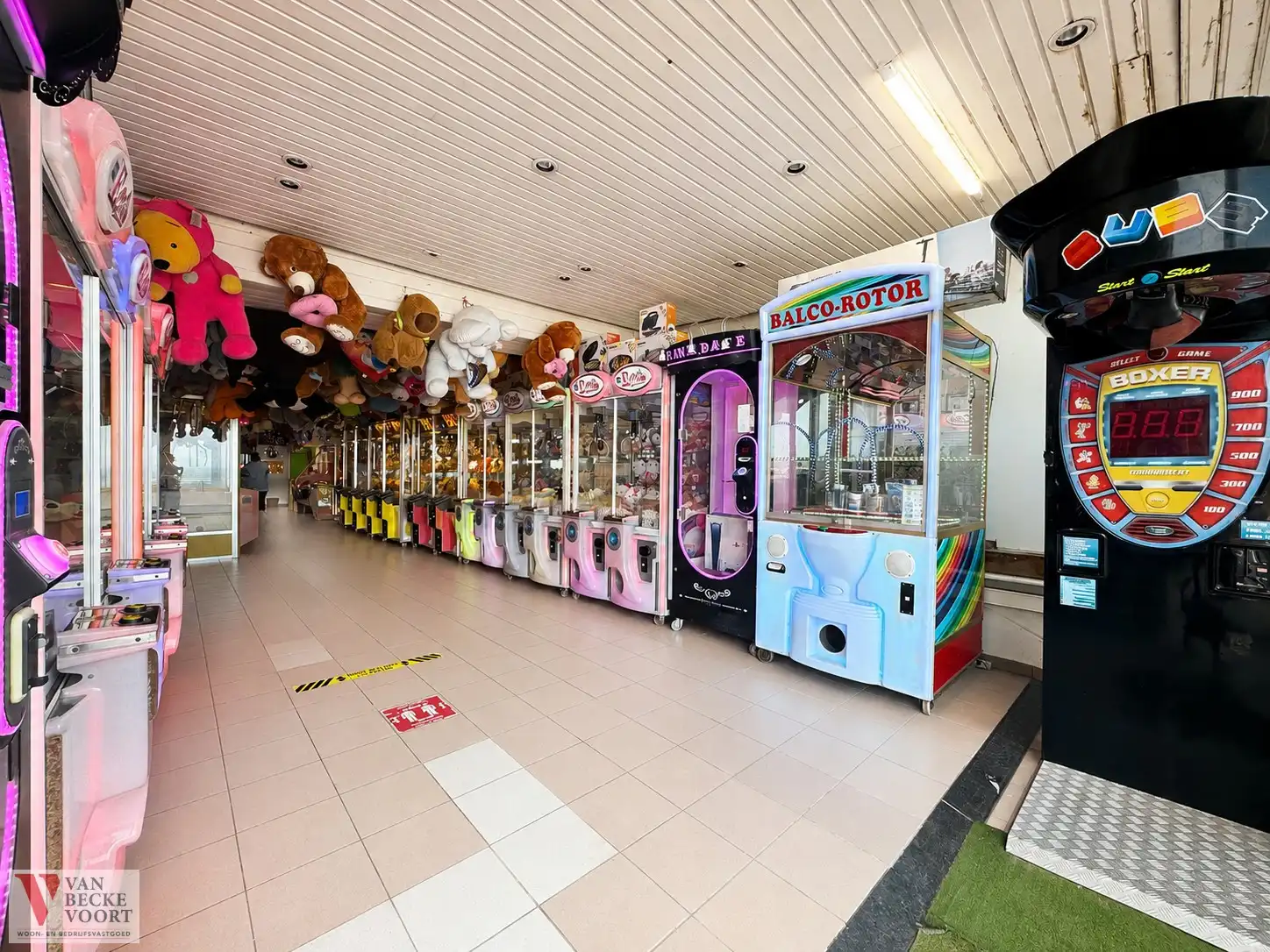 Handelsgelijkvloers 200 m² + kelder 90 m² foto 2