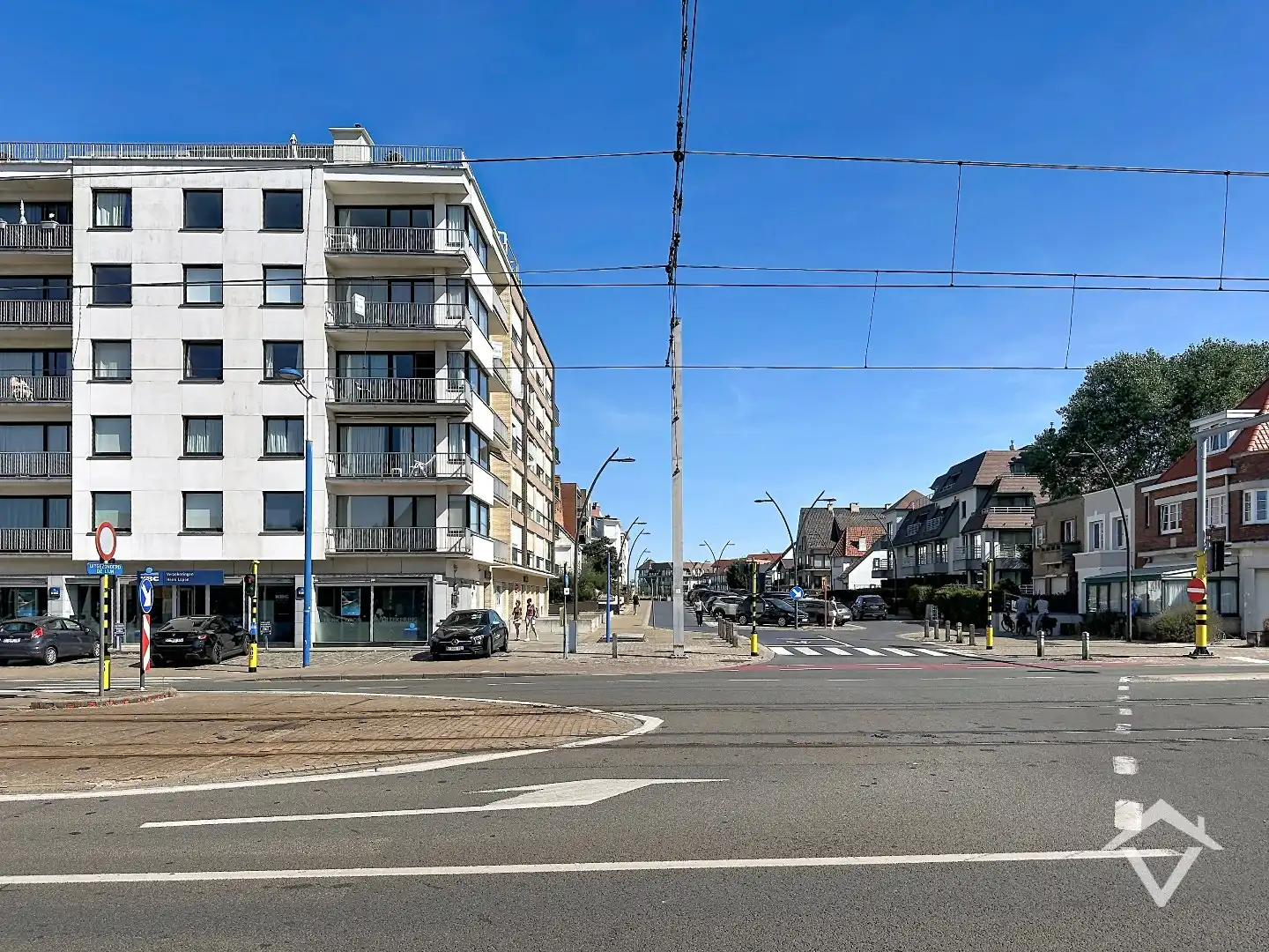 VOLLEDIG VERNIEUWD APPARTEMENT MET AUTOSTAANPLAATS OP EEN TOPLOCATIE IN KOKSIJDE foto 32