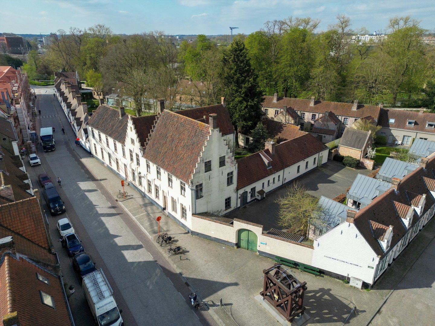 Unieke kans in hartje Brugge – Historische site ‘Godshuizen Van Volden’ foto 3