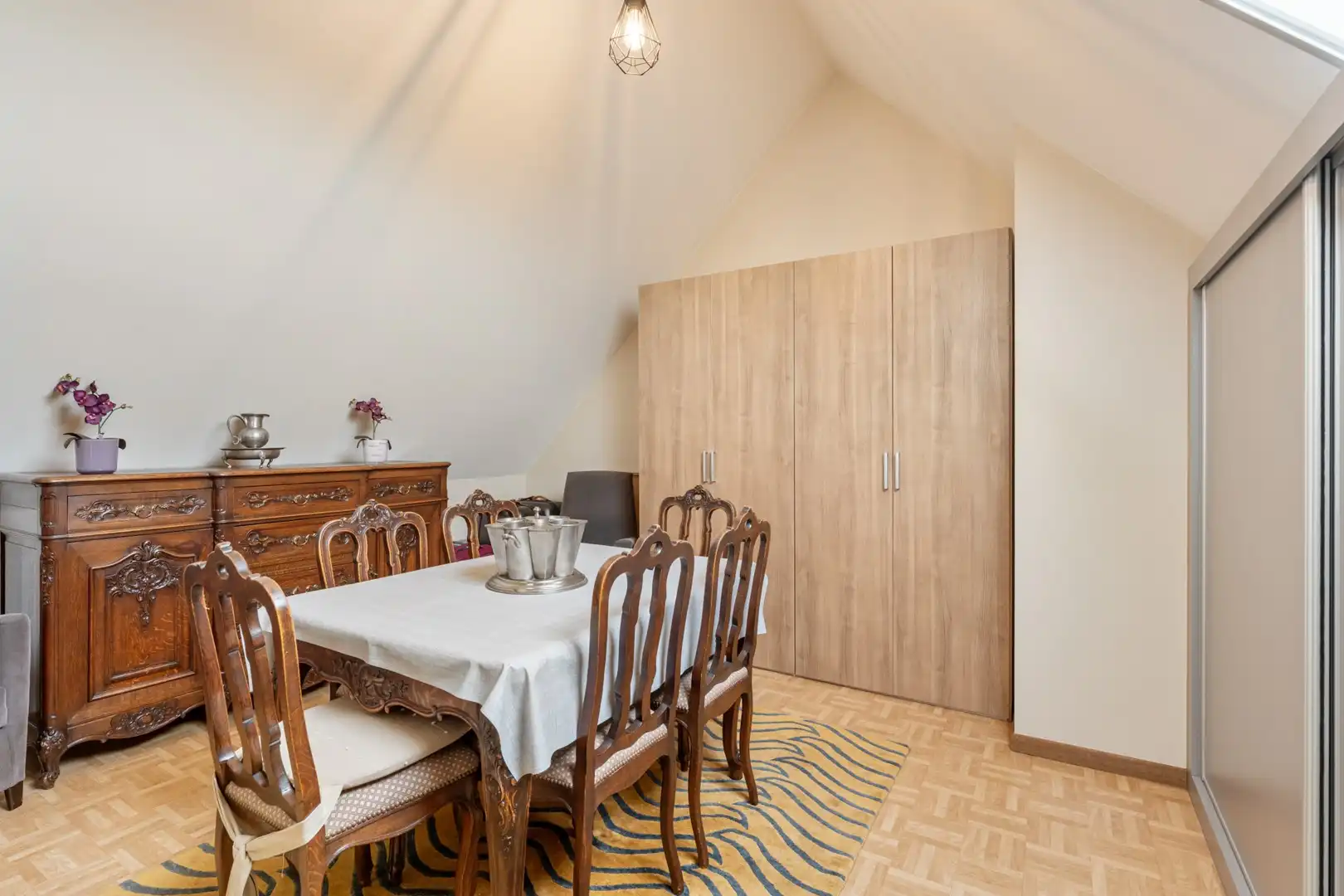 Appartement met 3 of 4 slaapkamers nabij het centrum. foto 24