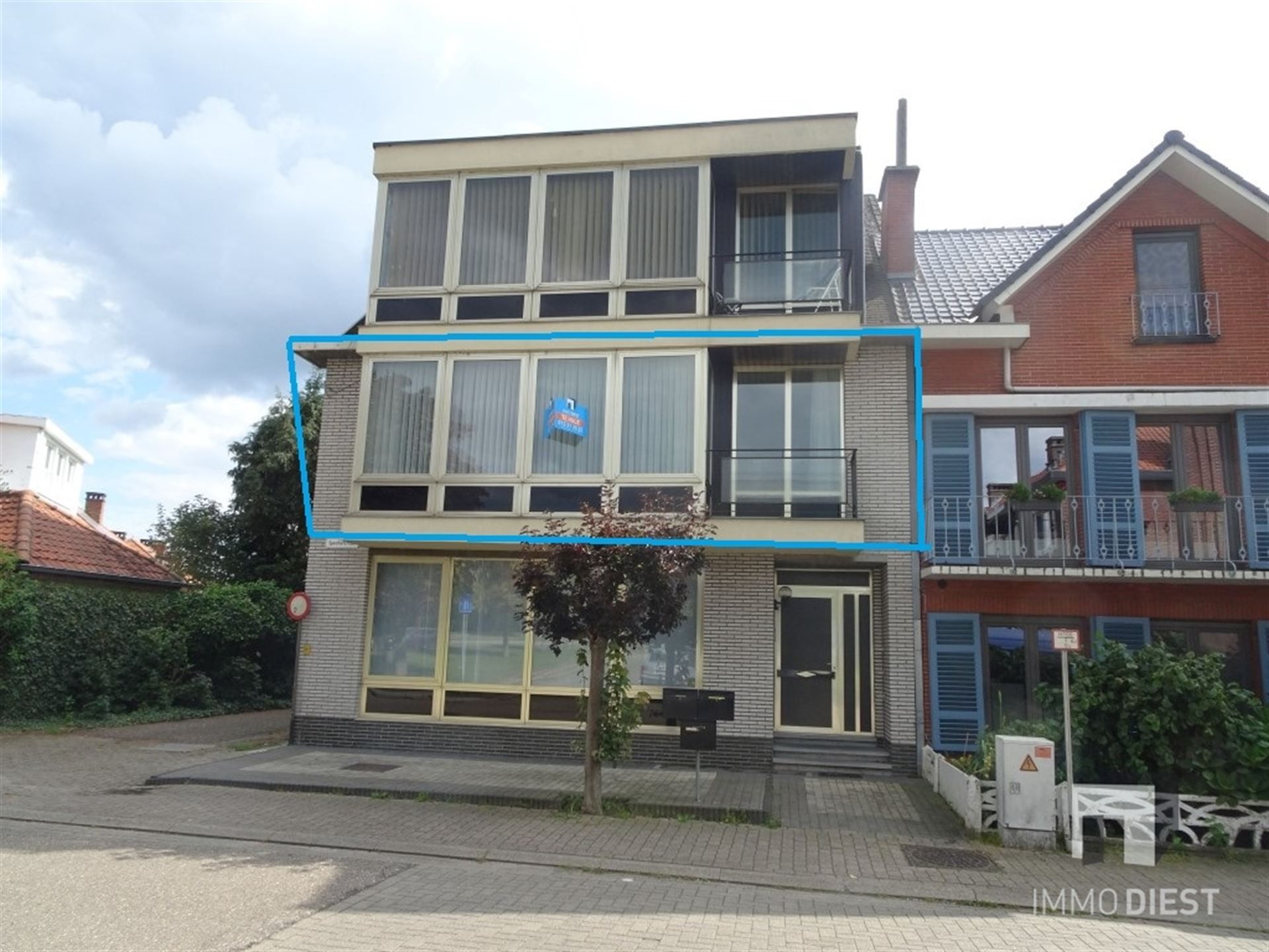 Zeer ruim appartement met 2 slaapkamers foto {{pictureIndex}}