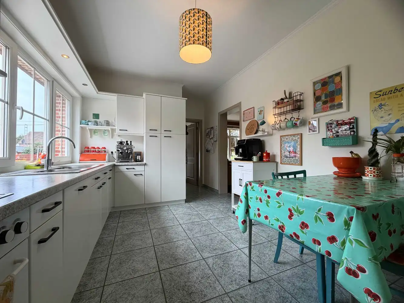 Degelijk gerenoveerde woning met minstens 5 slaapkamers en aangename tuin foto 6