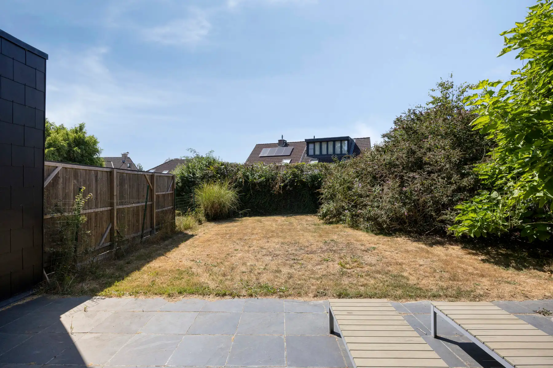 Instapklare HOB met 5 kamers + bureau, en aangename tuin! foto 2