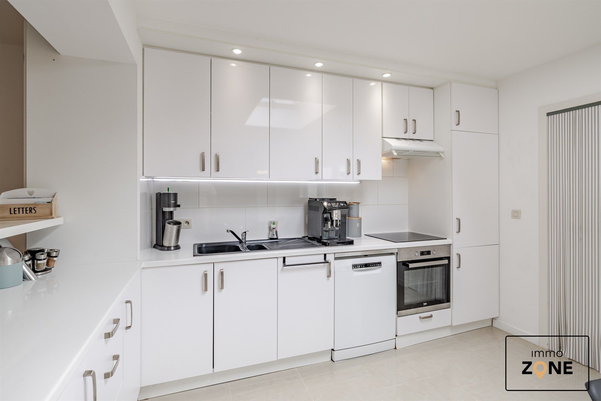 Instapklare, gerenoveerde woning in kindvriendelijke buurt foto 3