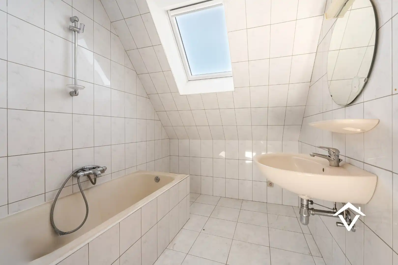 Zeer grote woning te koop in het centrum van Eernegem foto 29