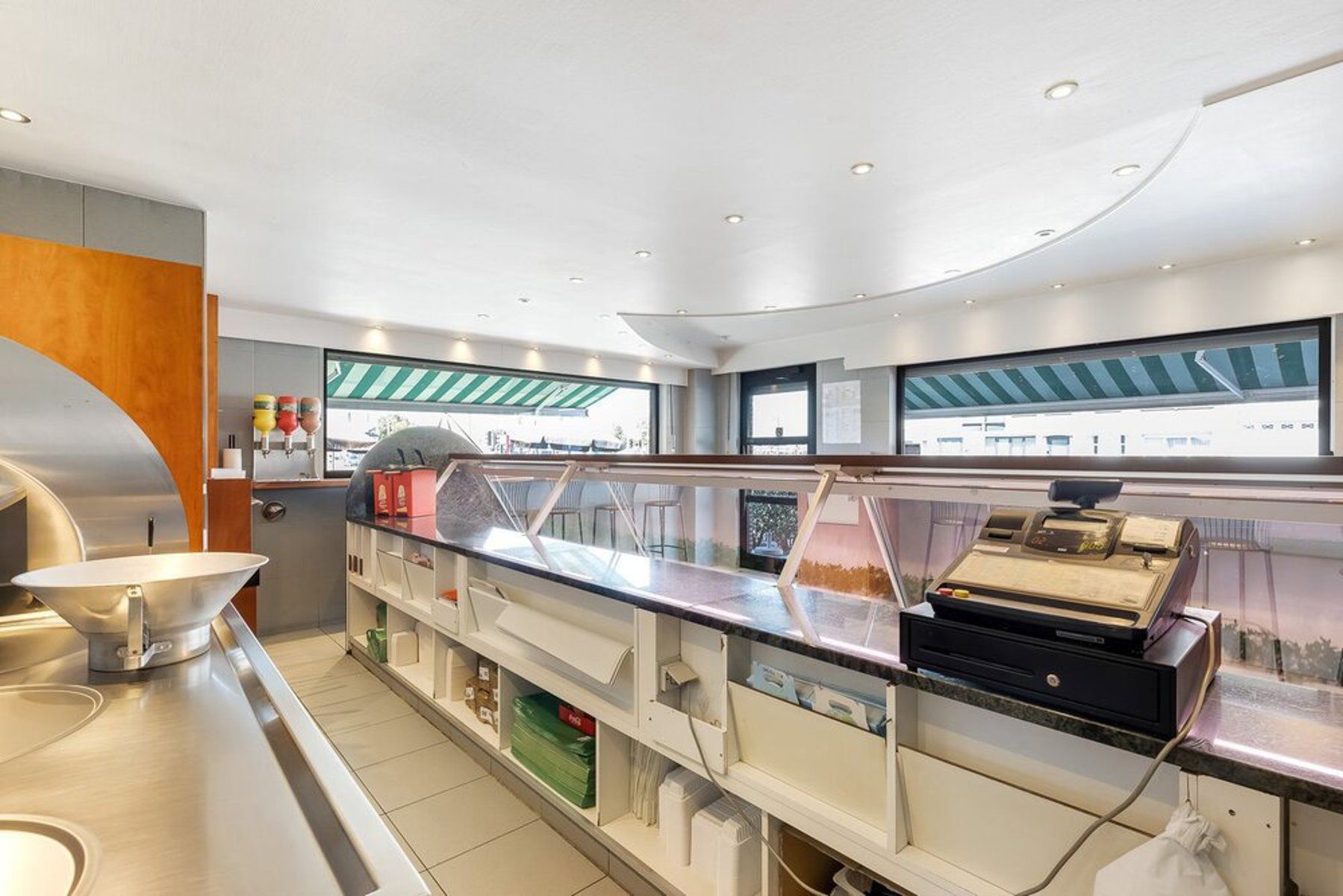 Handelspand met bouwgrond, duplex en parking te koop foto 7