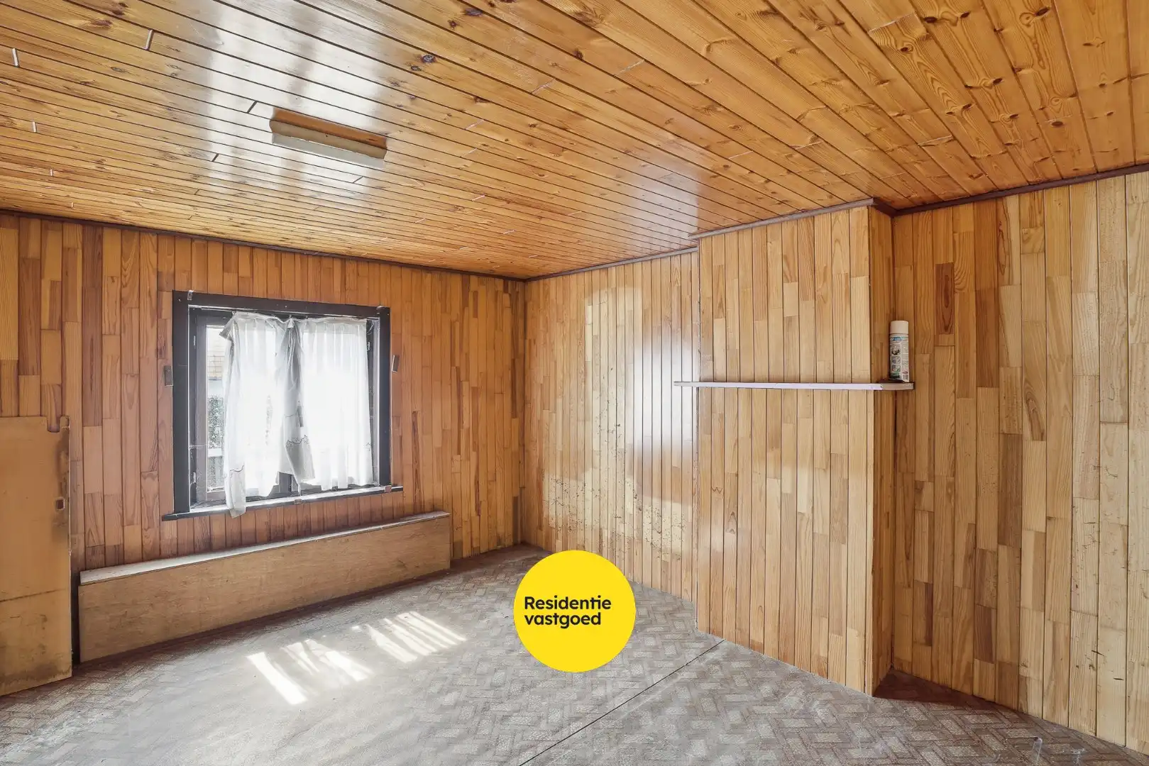 Te renoveren halfopen woning met tuin en oprit/garage foto 17