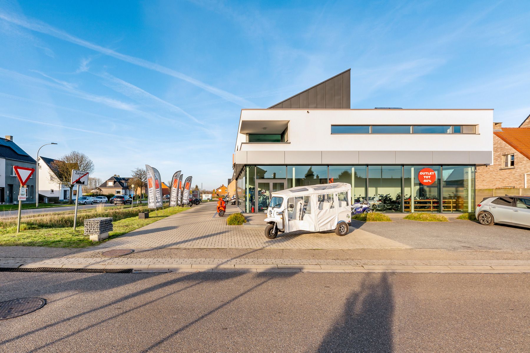 Commercieel pand met woongelegenheid op een toplocatie foto 3