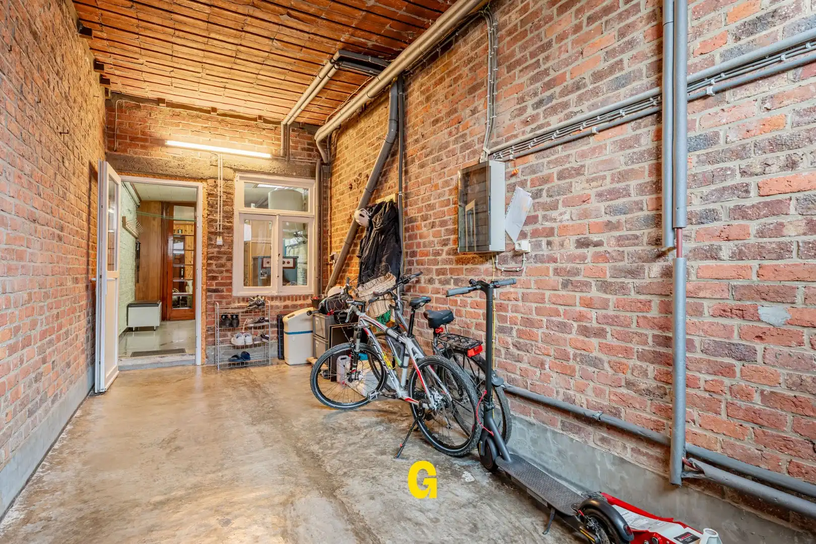 Ruime woning van 293 m² met inpandige garage en tuin foto 21
