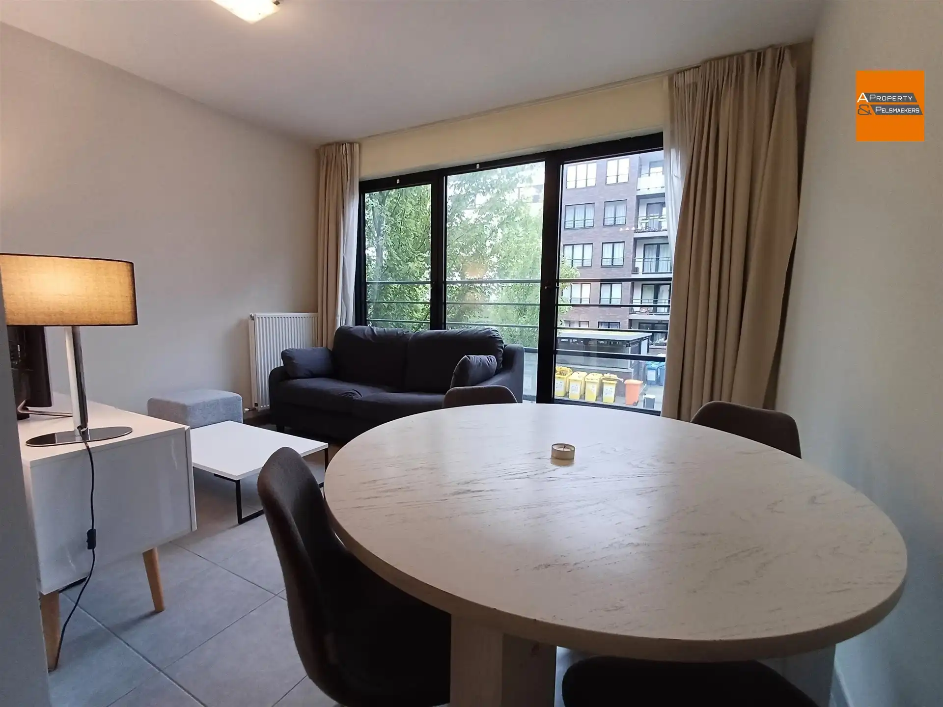 Ruime gemeubileerde studio met parkeerplaats en kelder foto 2