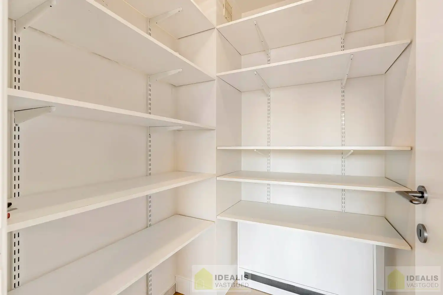 IDEALIS VASTGOED - PRACHTIG GERENOVEERD DUPLEXAPPARTEMENT IN HARTJE HAMONT! foto 23