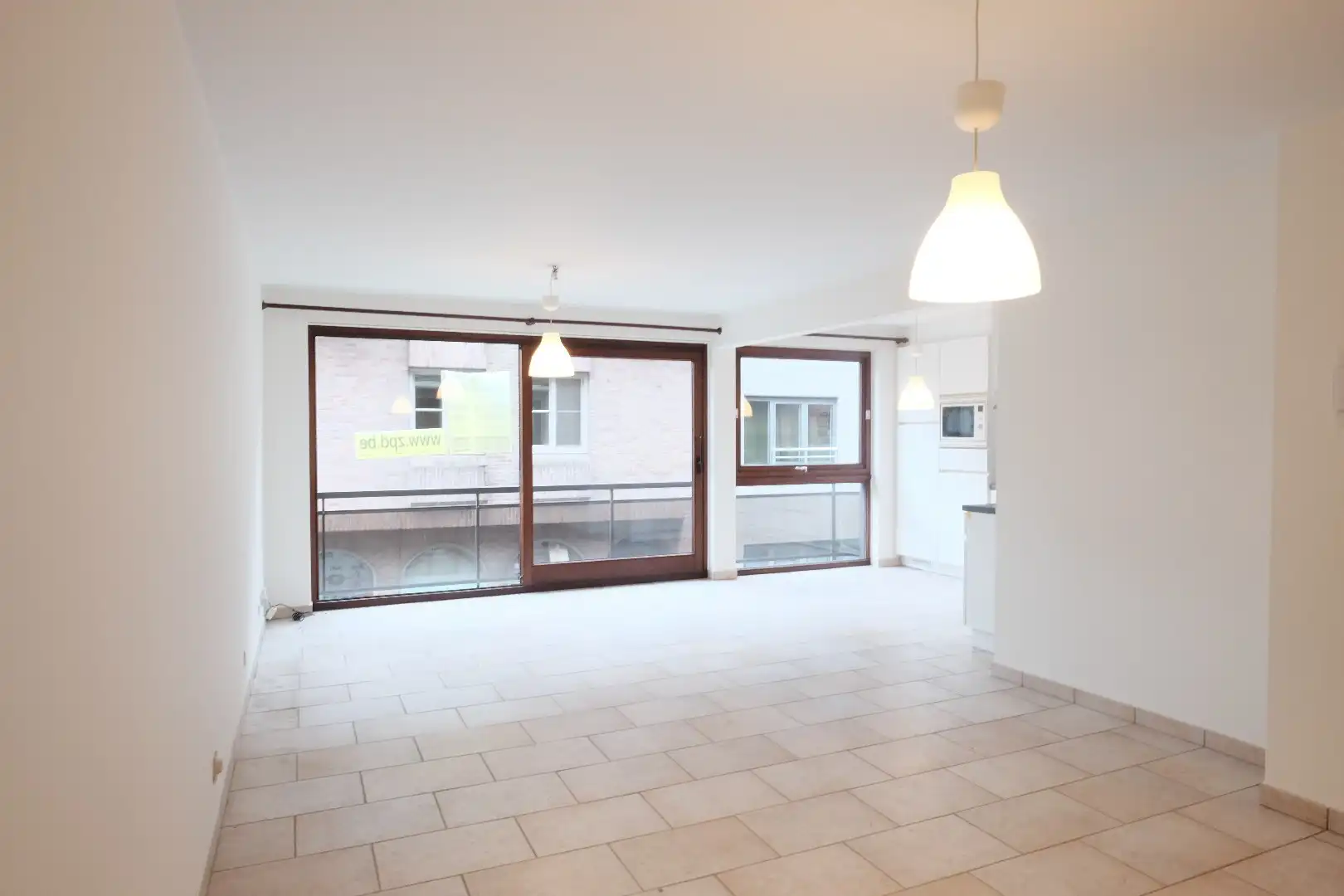 Ruim en lichtrijk appartement met 2 slaapkamers te huur in centrum Izegem foto 3
