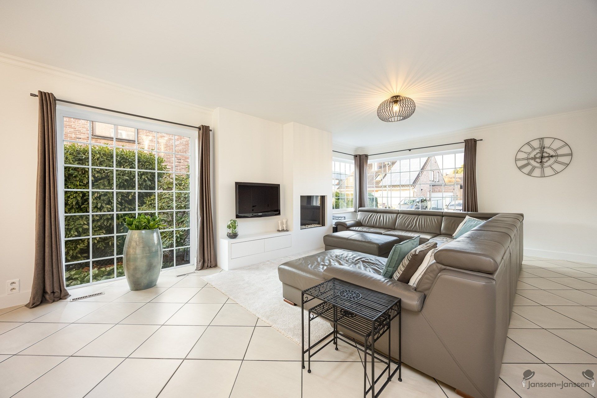 Lichtrijke, top-onderhouden woning in een doodlopende straat in hartje Sint-Job foto 8