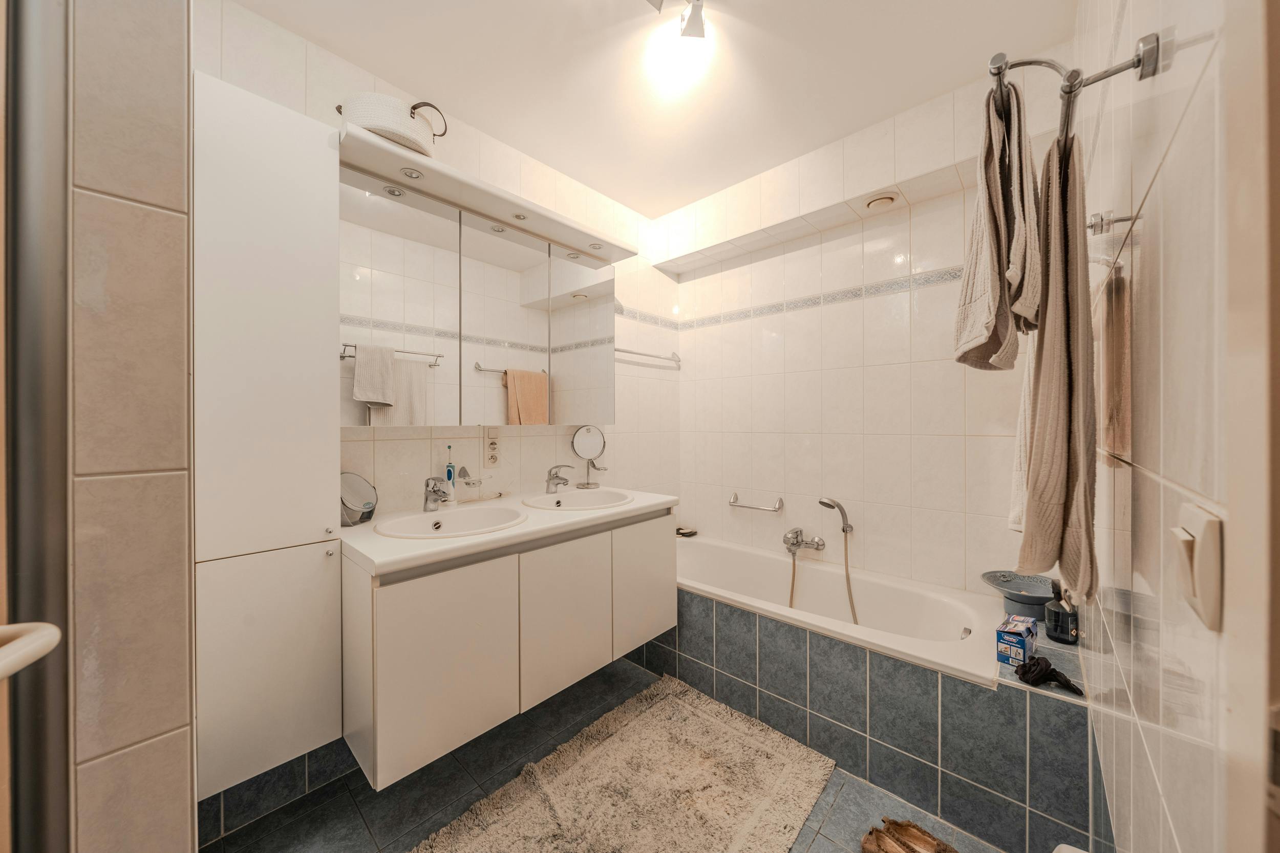 Appartement te koop met zijdelings zeezicht te Oostende foto 9