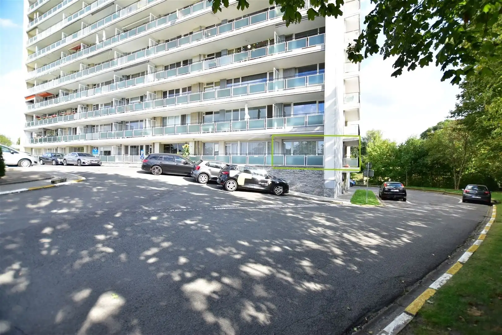 Gezellig gelijkvloers appartement met 2 terrassen in centrum Dendermonde foto {{pictureIndex}}