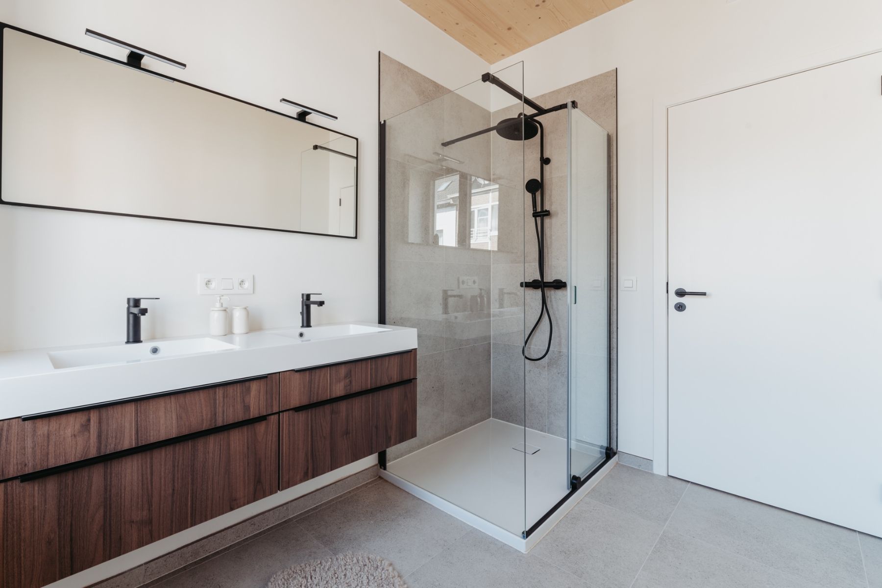 Lichtrijk gerenoveerde duplex vlakbij Gent centrum foto 22