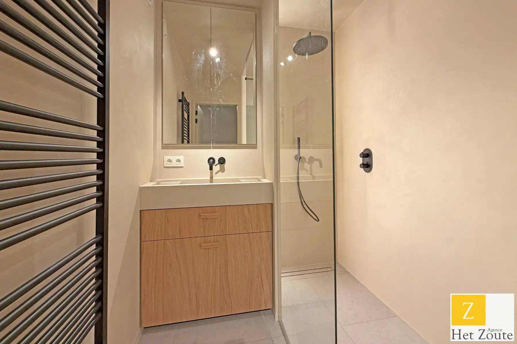 Gerenoveerd app - vlakbij Zeedijk - inclusief staanplaats foto 10