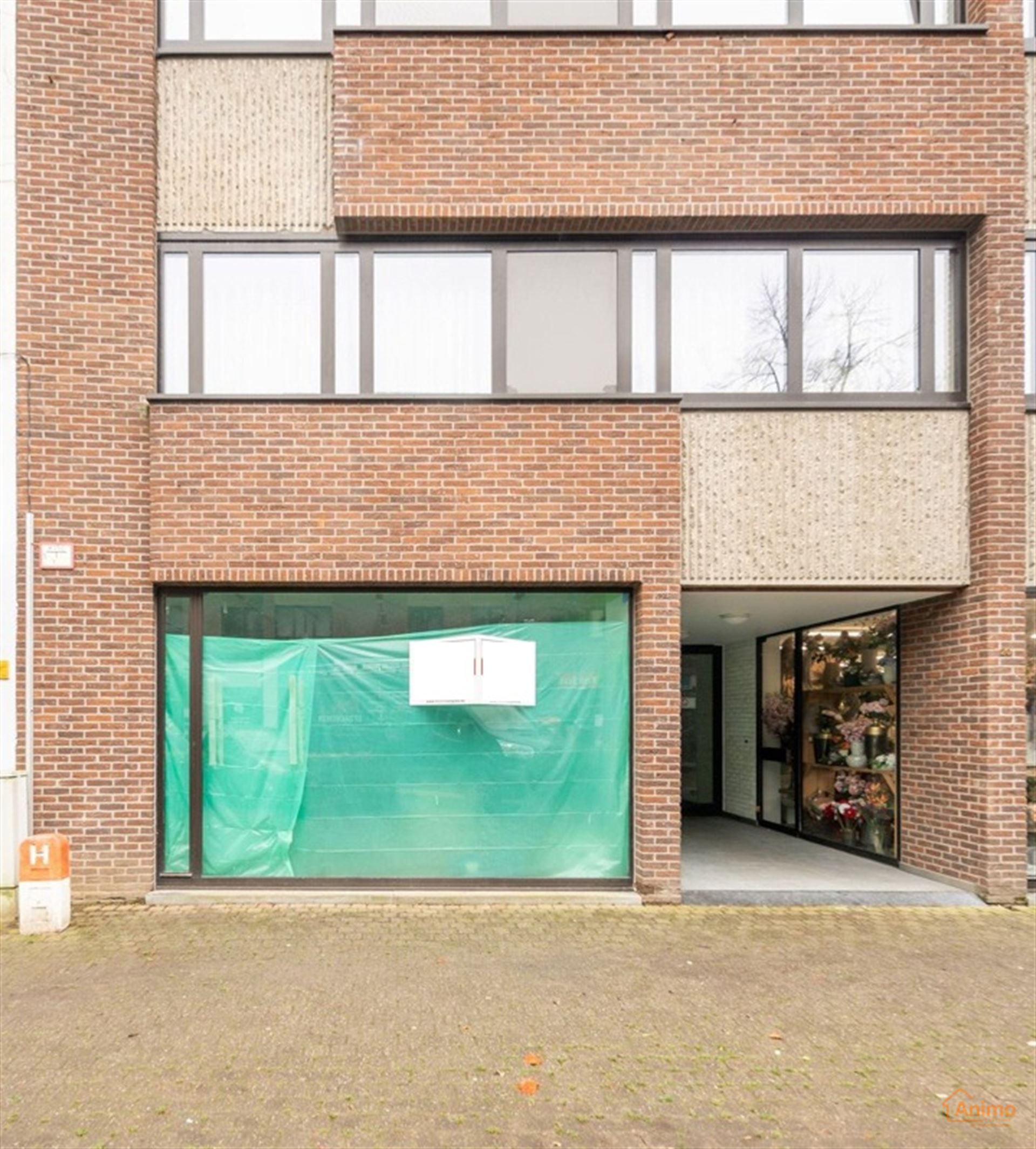 Winkelruimte foto {{pictureIndex}}