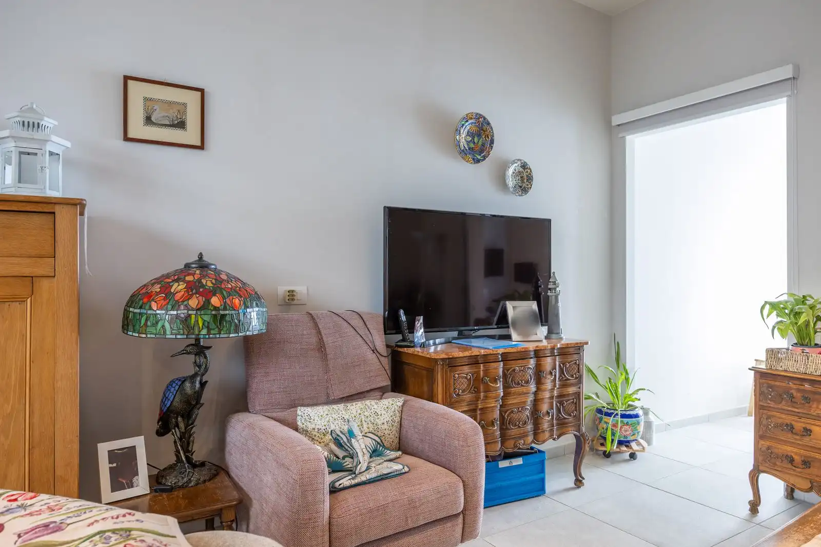 Instapklare serviceflat met 1 slaapkamer en terras op het gelijkvloers van een recente residentie in centrum Oostende. foto 14