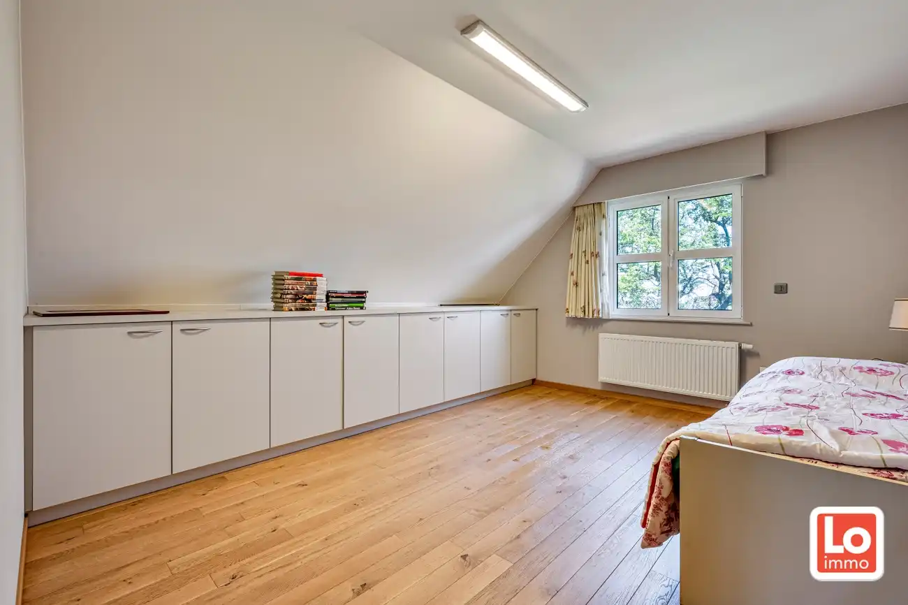 Instap klare open woning met ruime inpandige garage en gezellige tuin op een rustige locatie en toch nabij het centrum van Lochristi! foto 28