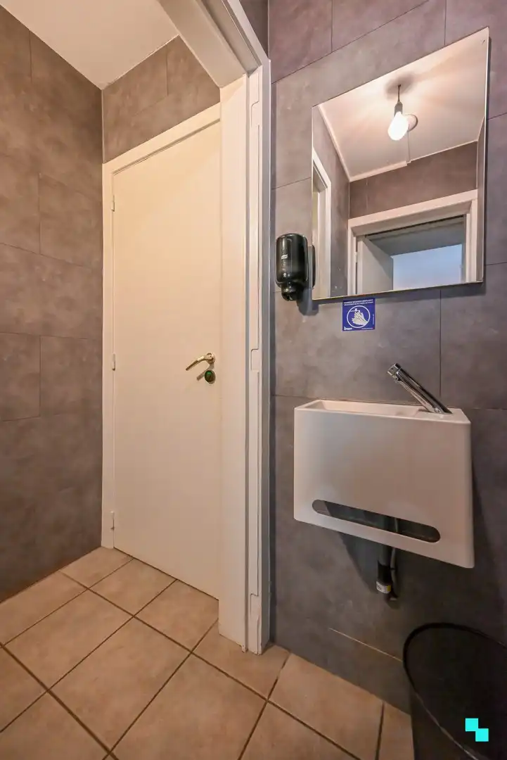 Commercieel gelegen investeringspand met stabiele huuropbrengst in Wenduine foto 7