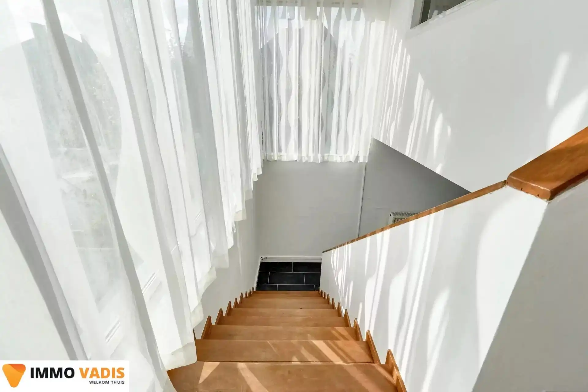 Ruim gelijkvloers appartement met  3 slaapkamers foto 8