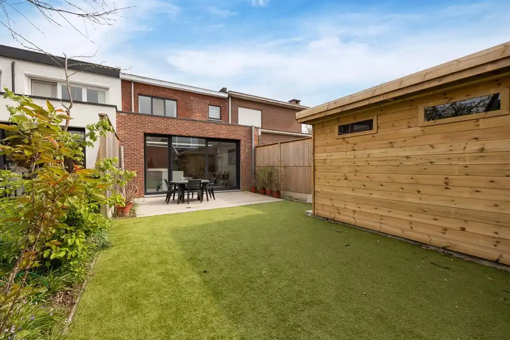 Woning met garage en tuin in rustige woonwijk foto 3