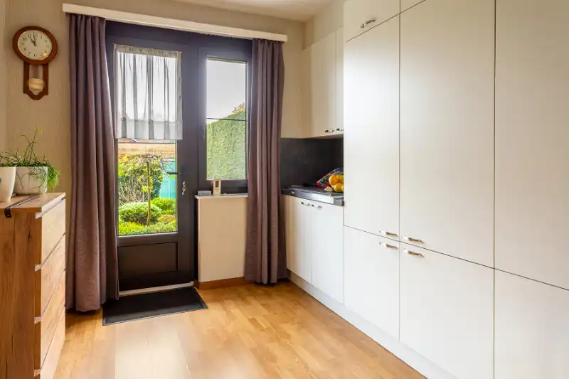 Gelijkvloers 2 slpk. appartement met tuin en garage foto 8