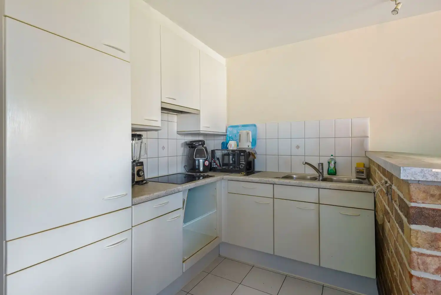 Instapklaar 2-slaapkamer appartement met royale garagebox en autostaanplaats! foto 7