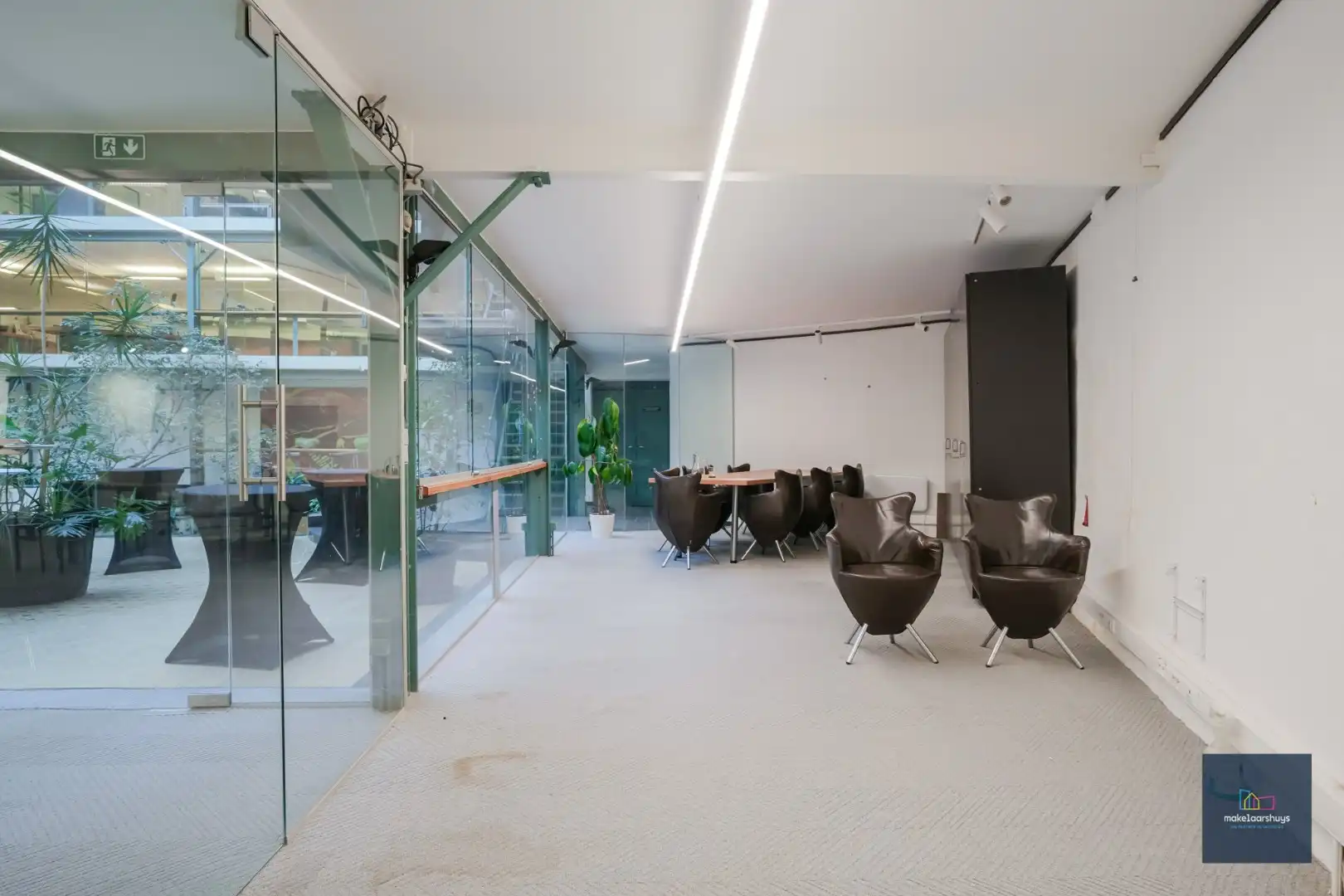 Privatieve kantoorruimte met gebruik van gemene delen foto {{pictureIndex}}