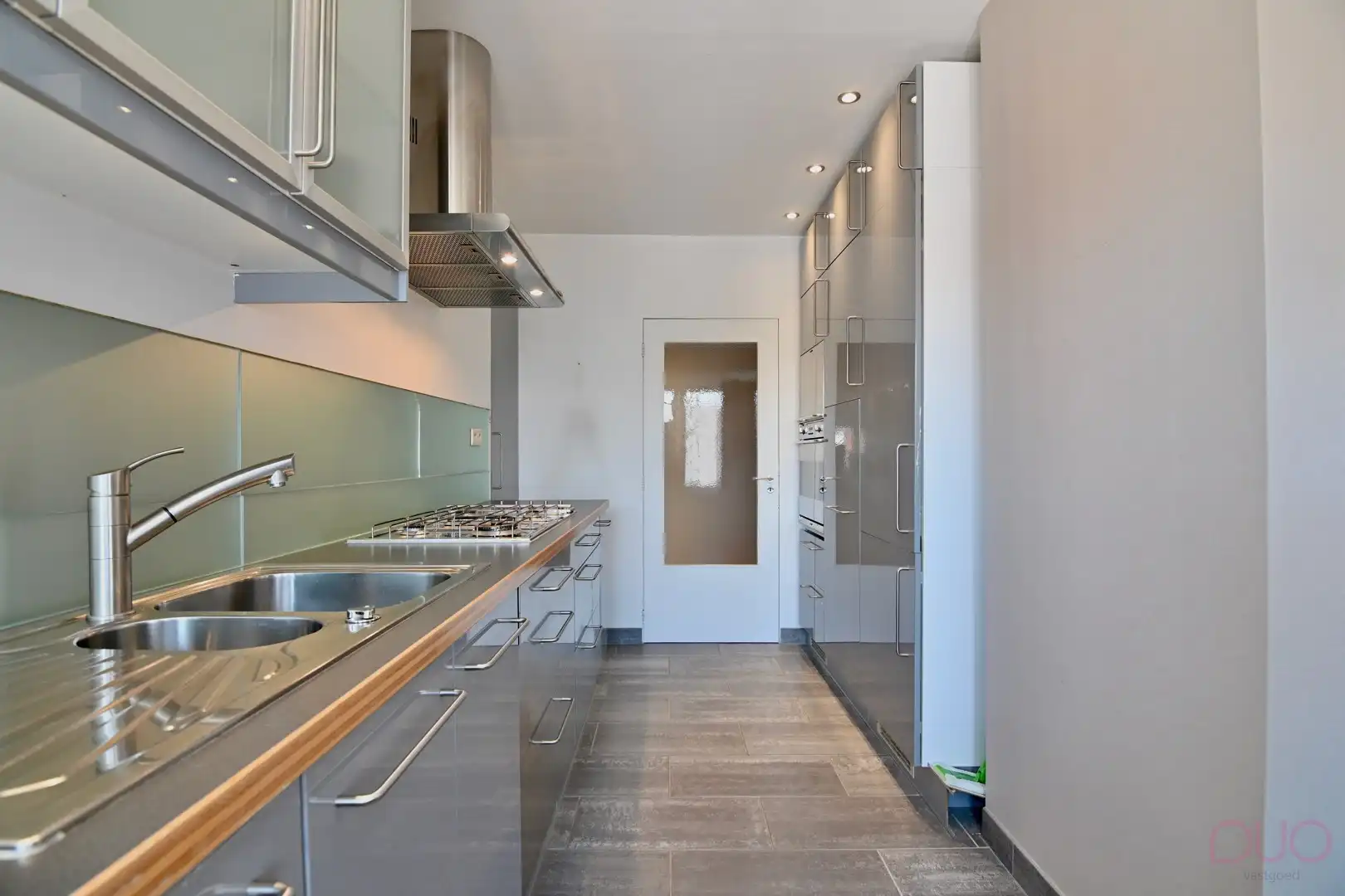 Centraal gelegen instapklaar appartement met drie slaapkamers en terras foto 10