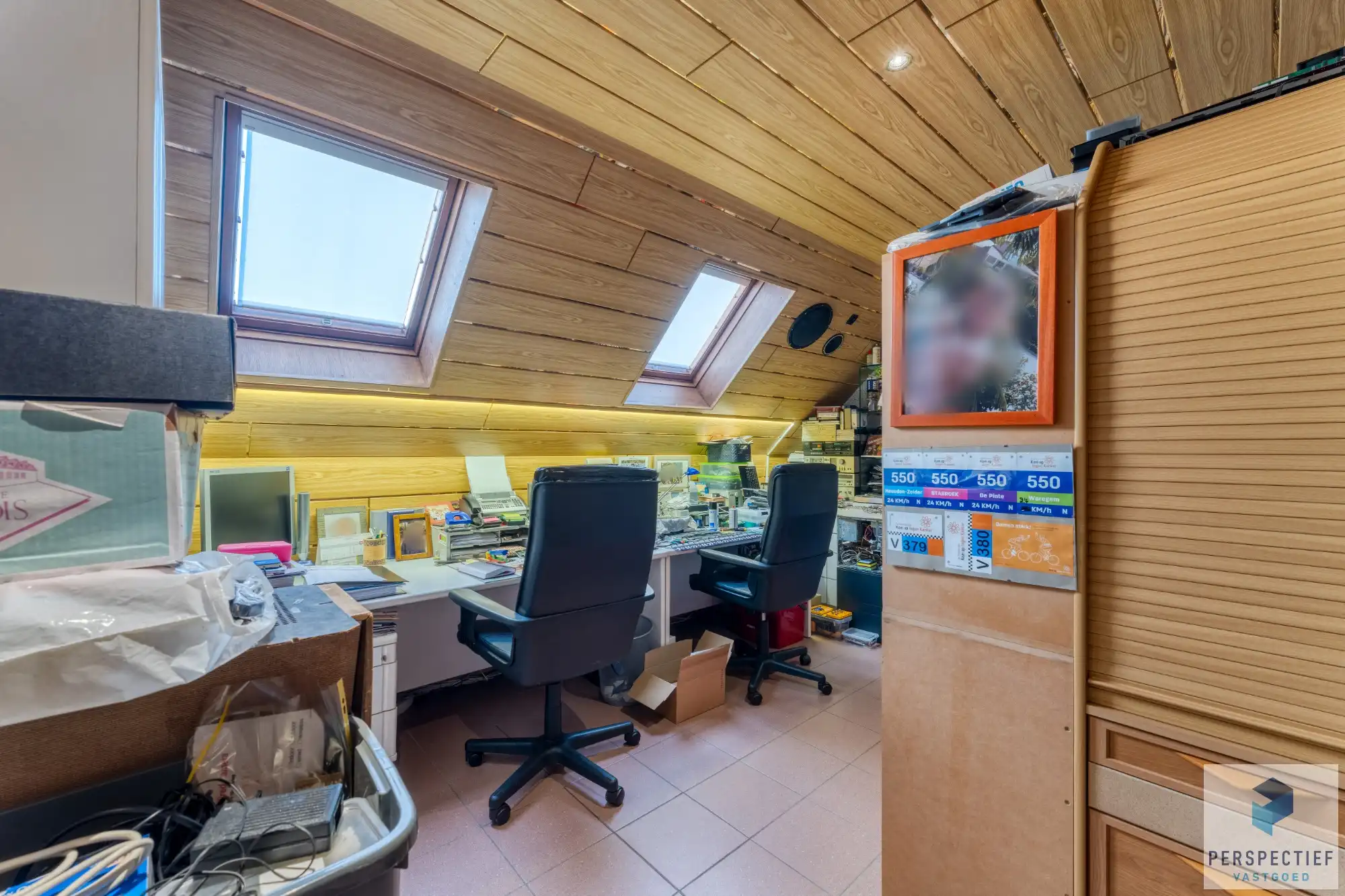 Landelijk gelegen villa met handelsruimte en buitenzwembad op 1370 m² foto 19