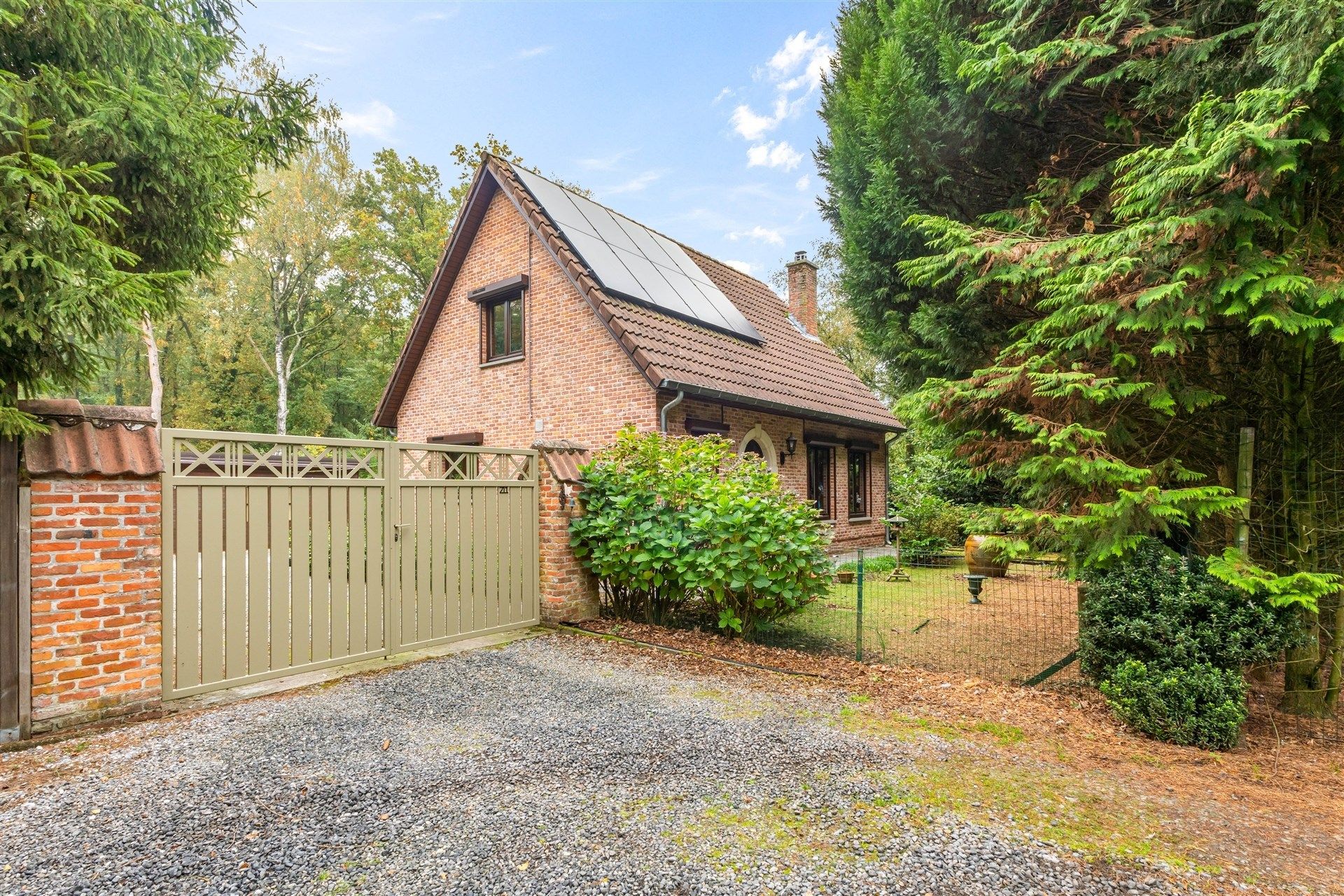 Mooie open bebouwing in groene omgeving  foto 2