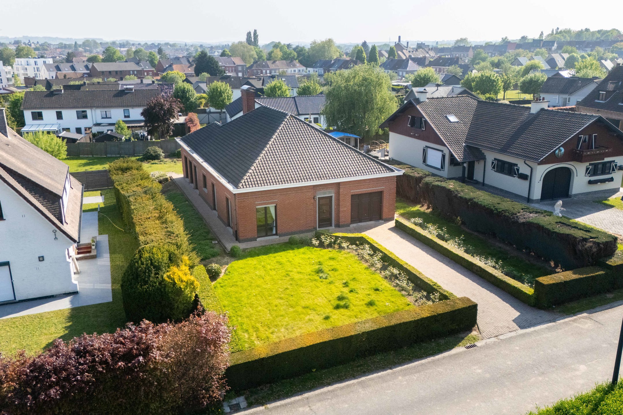 Hoofdfoto van de publicatie: Goed gelegen, ruime, alleenstaande woning 