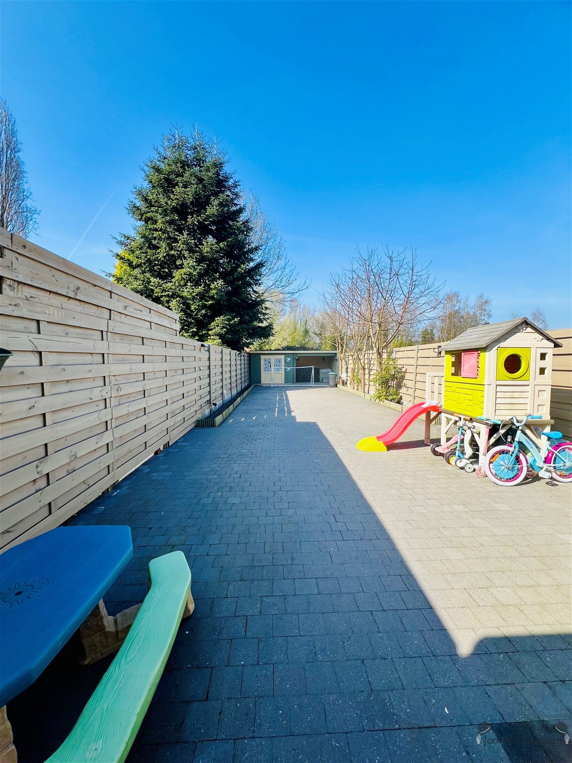 Gerenoveerde rijwoning met 3 slaapkamers & tuin foto 20