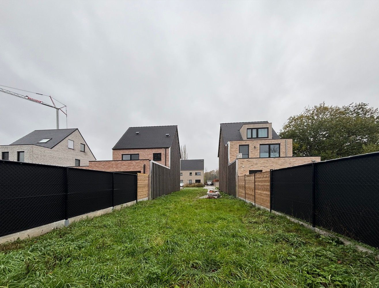 Bouwgrond te koop in Broechem (265 m²) foto {{pictureIndex}}