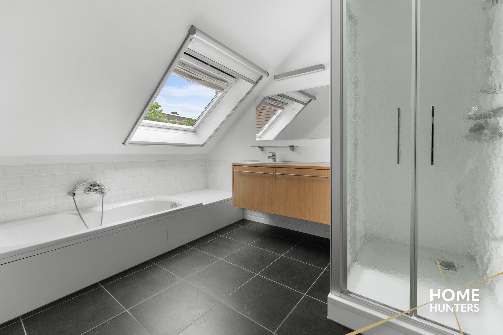 Instapklaar appartement met zonnig terras op toplocatie in Ieper foto 15