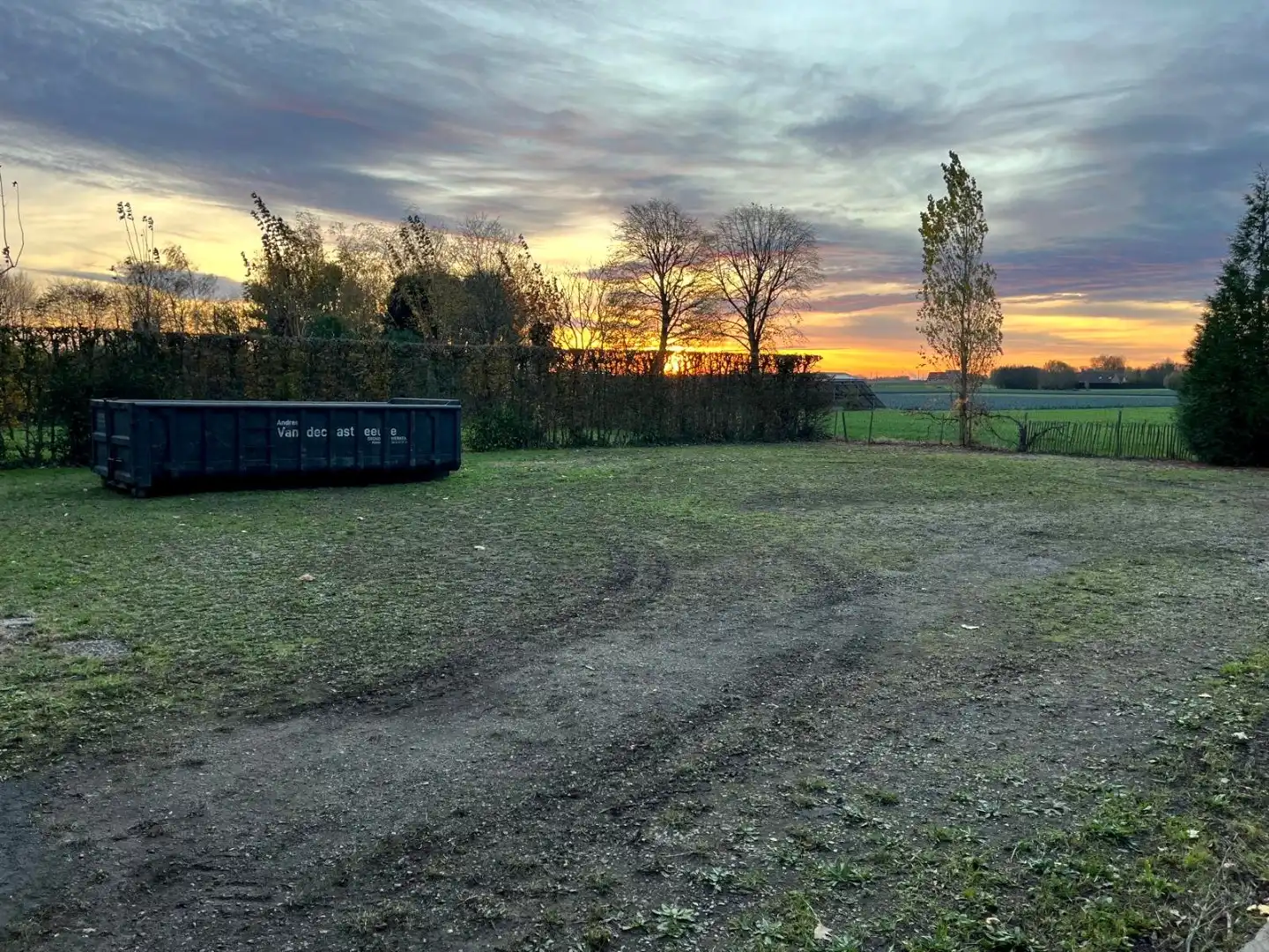 LOODS (137m²) MET TERREIN (546m²) TE HUUR TE MEULEBEKE  foto 4