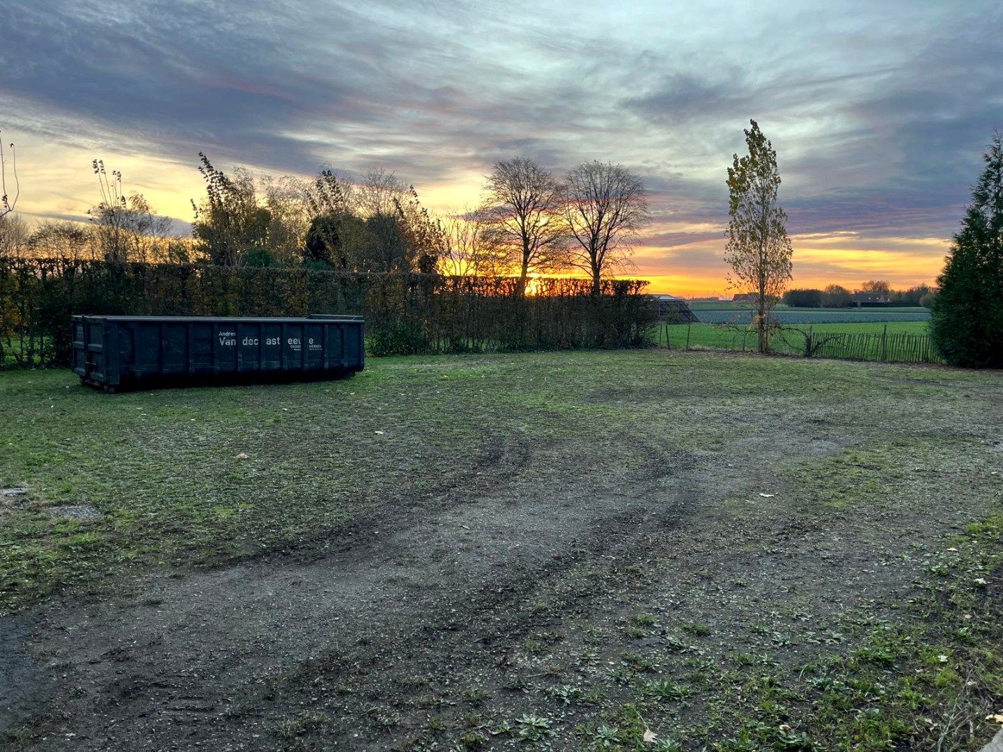 LOODS (137m²) MET TERREIN (546m²) TE HUUR TE MEULEBEKE  foto 4