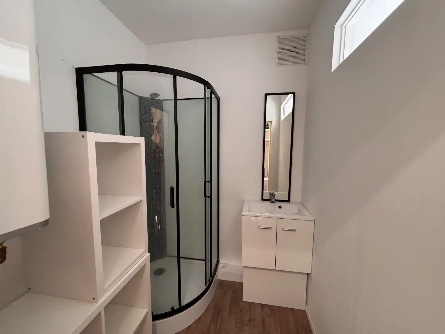 Strategisch gelegen kantoorruimte (48m²) nabij de rechtbank en het station. foto 8