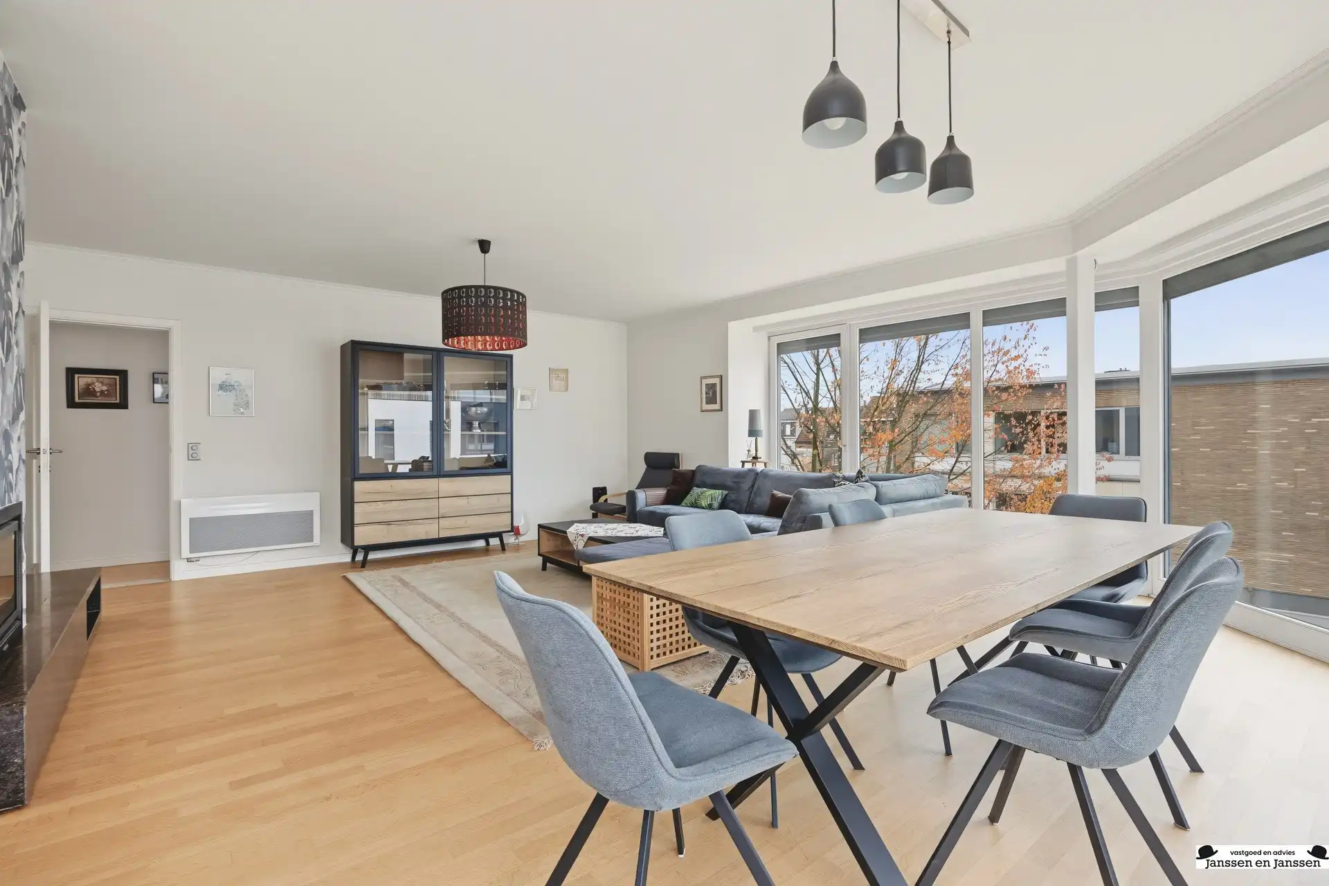 Ruim en lichtrijk appartement met 3 slaapkamers en 125 m² in Brasschaat-Mariaburg foto 2