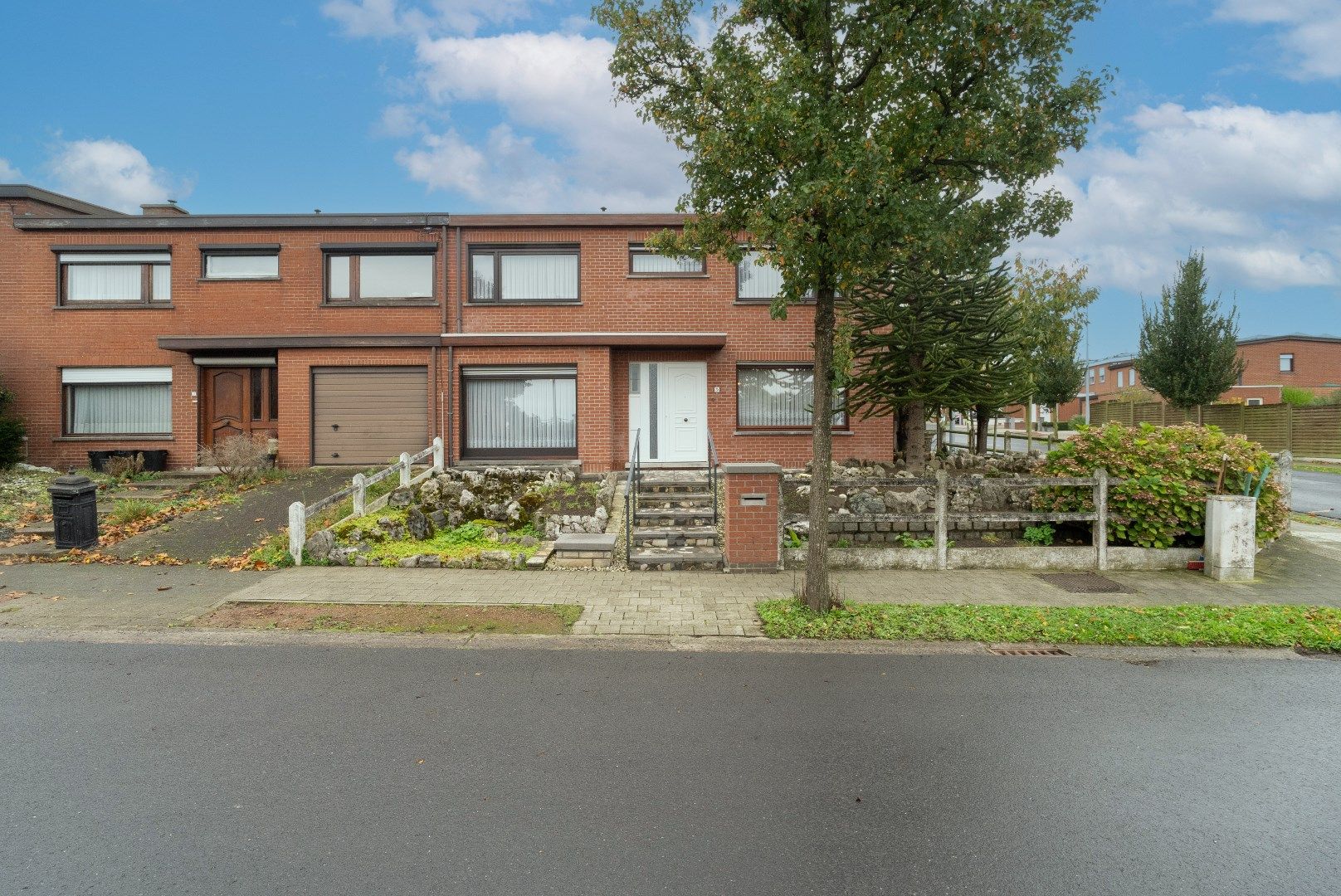 Hoofdfoto van de publicatie: KARAKTERVOLLE HOEKWONING MET TUIN EN GARAGE