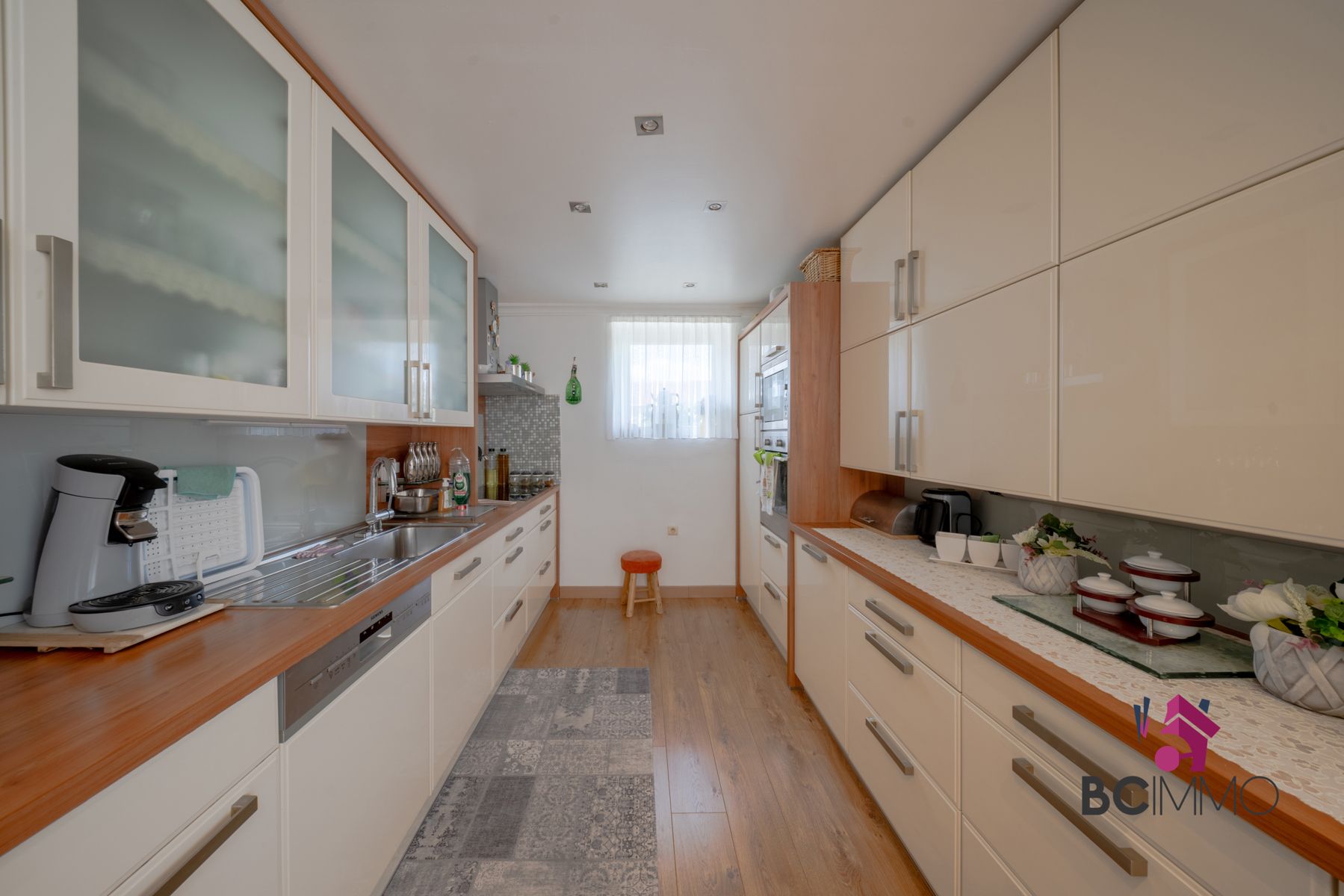 Instapklare halfopen woning met een mooie veranda in een rustige buurt foto 11