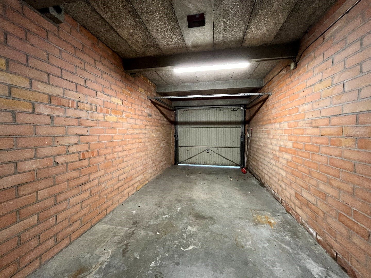 Handelsruimte met inpandige garage op toplocatie foto 16