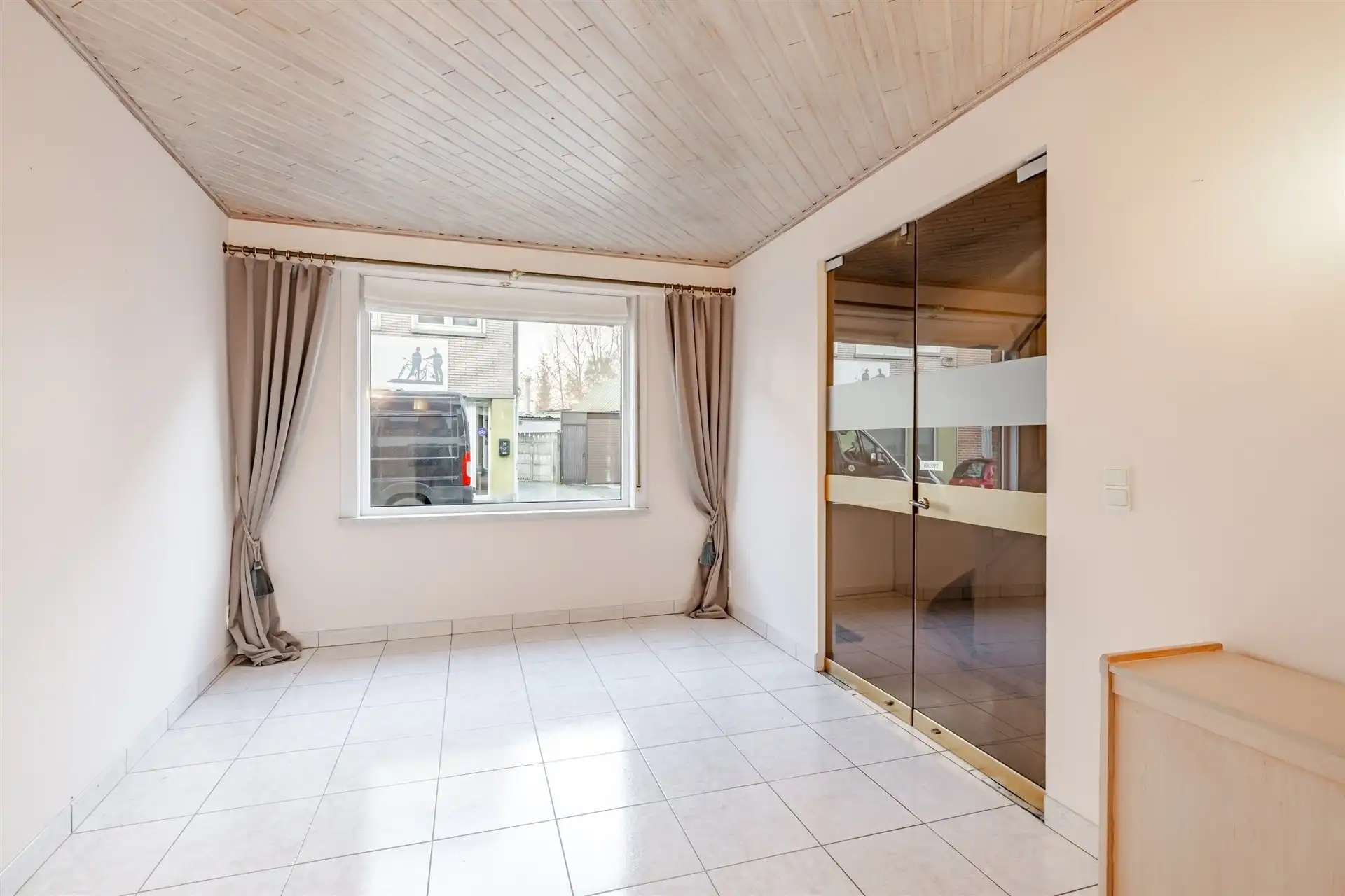 Gezellige rijwoning met uitzonderlijke grote tuin in hartje Schellebelle foto 6